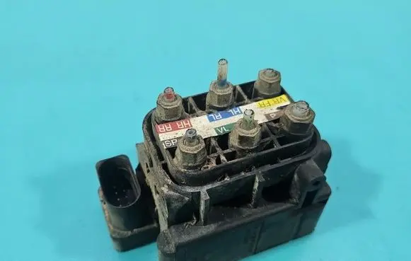 Mercedes-Benz S W221 Air suspension valve block A2513200058 IMPRK1574811