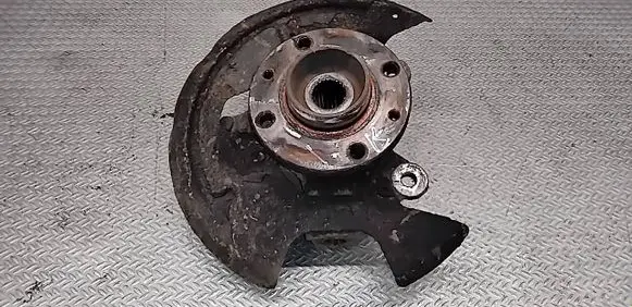 Renault Clio III Front wheel hub spindle knuckle 