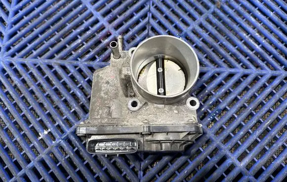 Toyota Auris E180 Throttle valve 2203037060 1420