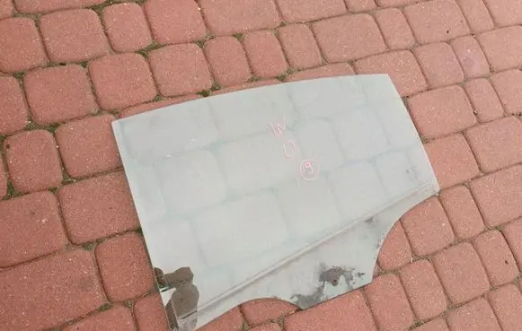 Opel Insignia A Sliding door window/glass OPLEXSZYBA33