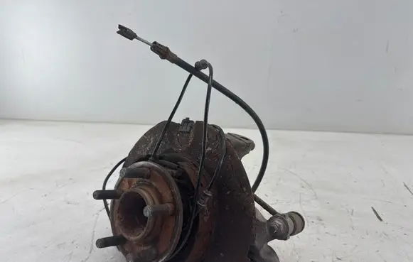 Rear wheel hub spindle/knuckle