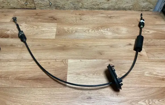 Opel Insignia A Gear shift cable linkage 13219325