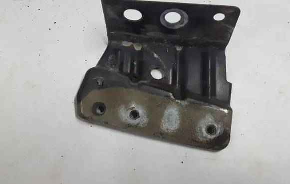 Nissan Qashqai Fender mounting bracket 