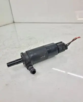 BMW 5 E39 Headlight washer pump 67128377613 8377613