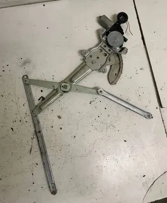 Suzuki Swift I Front door window regulator with motor 8346063J00