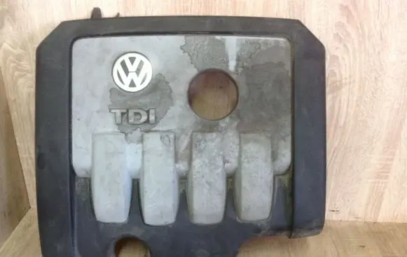 Volkswagen Golf V Engine cover (trim) 03G103925