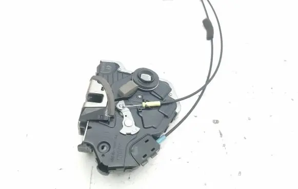 Suzuki Grand Vitara II Front door lock 4Y010815