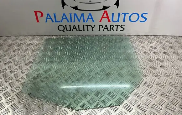 BMW 5 E60 E61 Rear side window E000292