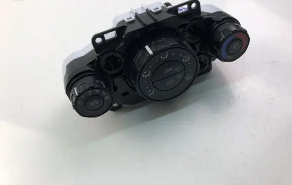 Ford Fiesta Climate control unit 8A6119980DF