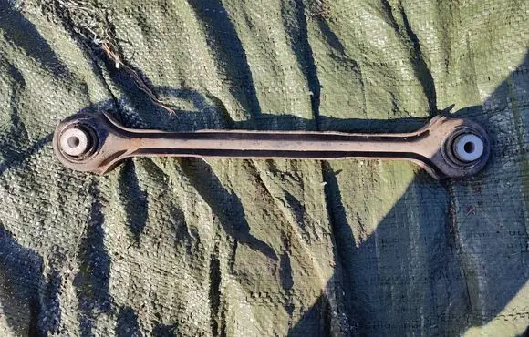 Rear upper control arm/wishbone