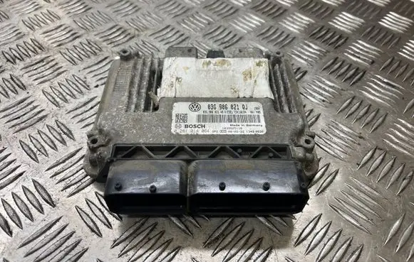 Volkswagen Golf V Engine control unit/module 03G906021QJ