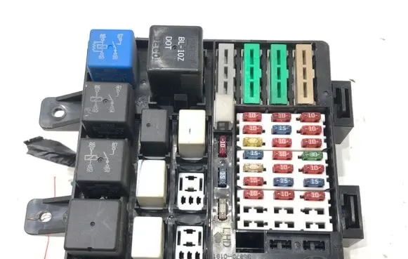 Hyundai Matrix Fuse box set 91102-17241