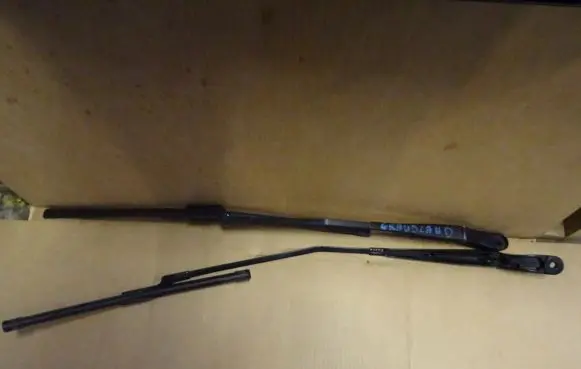 Opel Grandland X Front wiper blade arm