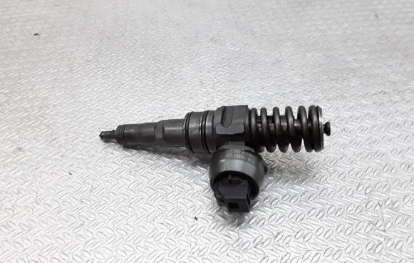 Skoda Octavia Mk2 (1Z) Fuel injector 038130073AG