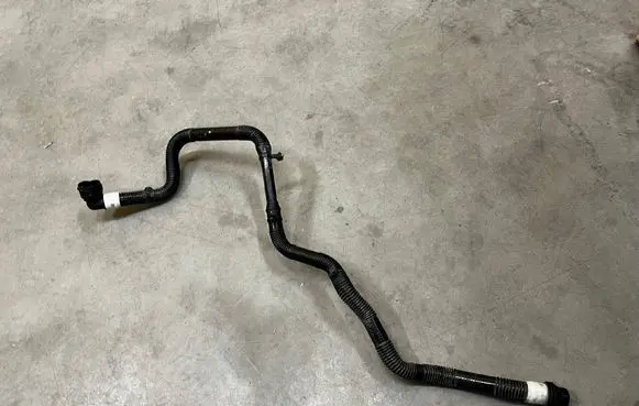 Tesla Model 3 Engine coolant pipe/hose 107758600E
