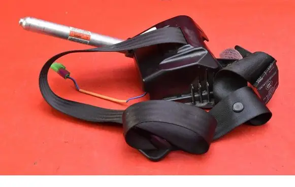 Volvo V70 Front seatbelt 39859409