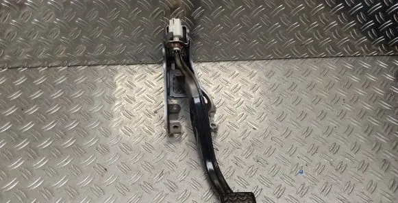 Toyota Yaris Brake pedal
