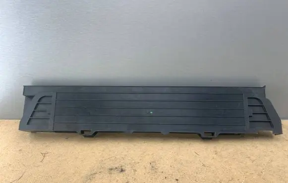 BMW 5 E60 E61 Radiator mount bracket 7791180 17117791180