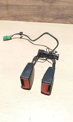 Citroen Berlingo Middle seatbelt buckle (rear) 9817221277 113950017 34251281B