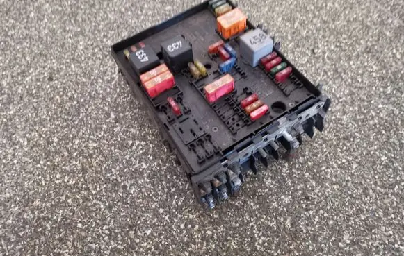 Volkswagen PASSAT CC Fuse module 1K0937124H