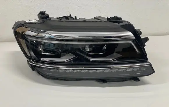 Volkswagen Tiguan Headlight/headlamp 5NN941082C 030110123605 2LE15A6359