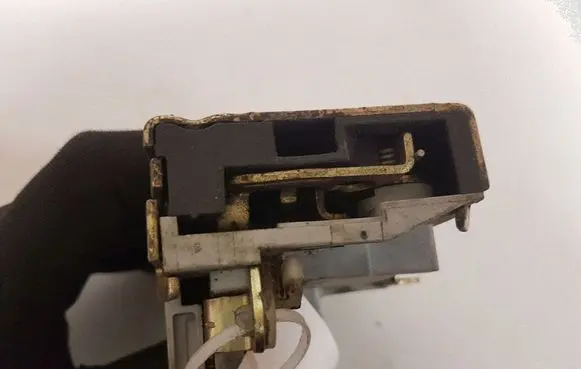 Peugeot 206 Front door lock