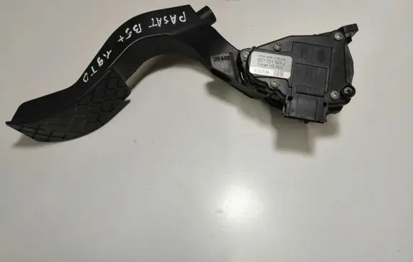 Volkswagen PASSAT B5.5 Accelerator throttle pedal 8D1721523J