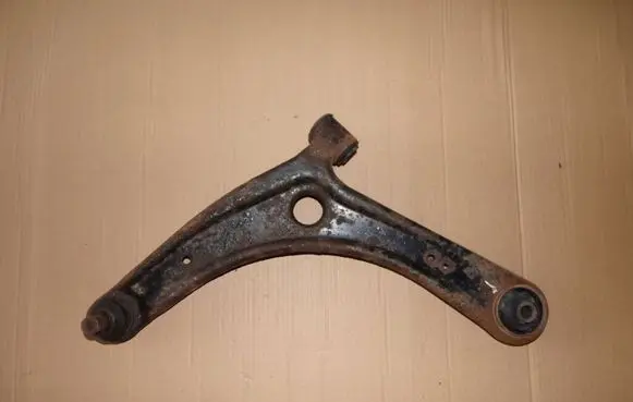 Mitsubishi Lancer VIII Front lower control arm/wishbone
