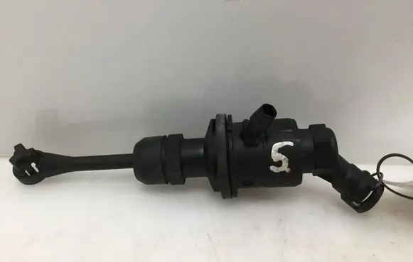 Nissan Note (E11) Clutch master cylinder 306101U600