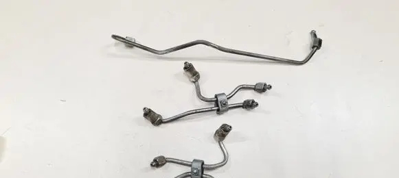 Toyota Avensis T250 Fuel injector supply line/pipe 