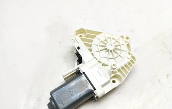 Audi A1 Front door window regulator motor 8K0959802C 170440240176 1036A62113110