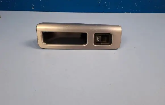 Volvo V50 Electric window control switch 30658449 8679681