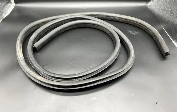 Ford Mondeo MK IV Rubber seal rear door 