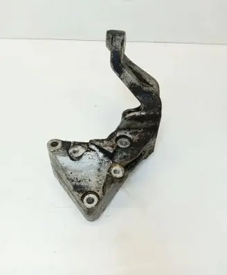 Honda Legend Engine mounting bracket