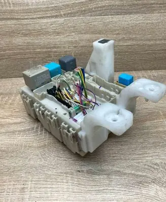 Toyota Prius (XW20) Fuse module 8273047290 02766C24