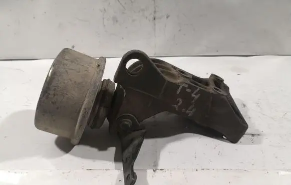 Volkswagen Transporter - Caravelle T4 Power steering pump mounting bracket 074199207B 701422903