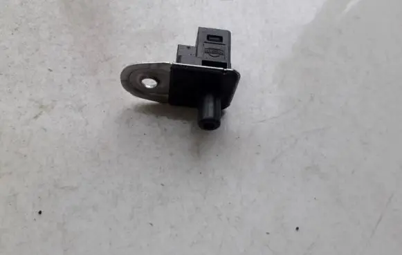 Nissan Note (E11) Front door sensor 