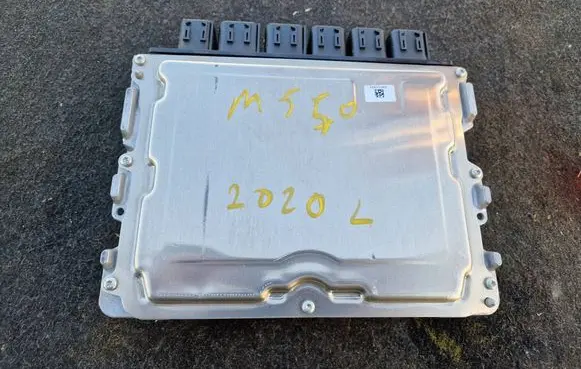 BMW 5 G30 G31 G38 Engine control unit/module 9844147 0261S100D5 031016519