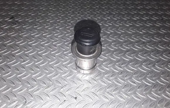 Toyota Land Cruiser (J100) Cigarette lighter 