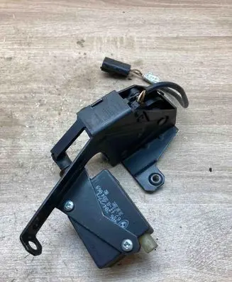 BMW 5 E39 Tailgate/trunk/boot lock/catch/latch 8238469 8384069