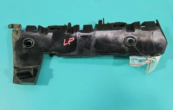 Front bumper mounting bracket