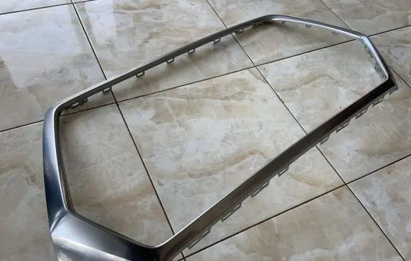 Audi Q7 4M Front bumper upper radiator grill 4M0853651