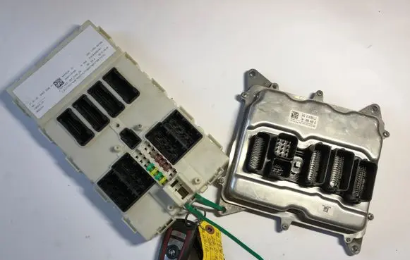 BMW 3 F30 F35 F31 Engine ECU kit and lock set 8664660 866466001