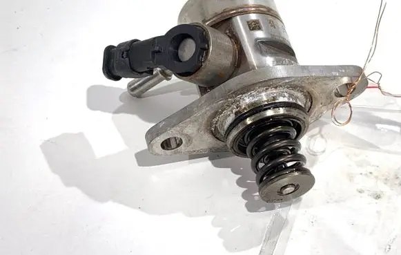 Peugeot 308 SW Fuel injection high pressure pump 9812133780