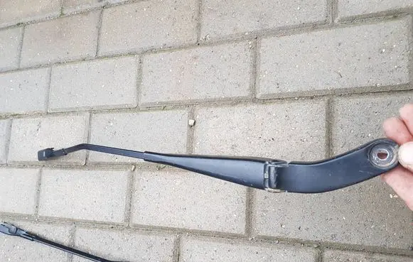 Audi A5 8T 8F Front wiper blade arm 8T1955408A 8T1955407