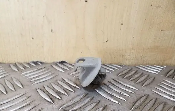 Sun visor clip/hook/bracket