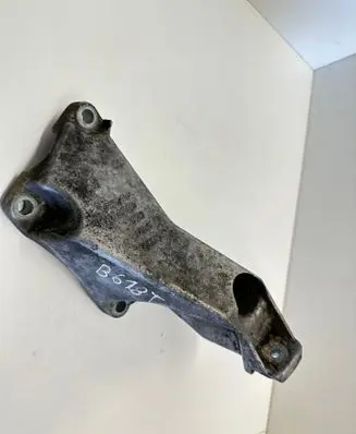 Audi A4 S4 B6 8E 8H Engine mounting bracket 8E0199307A