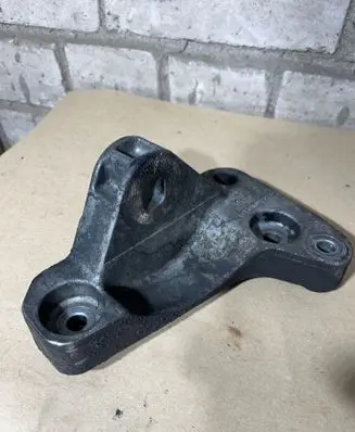 Volkswagen Transporter - Caravelle T5 Engine mounting bracket 7H0199207B