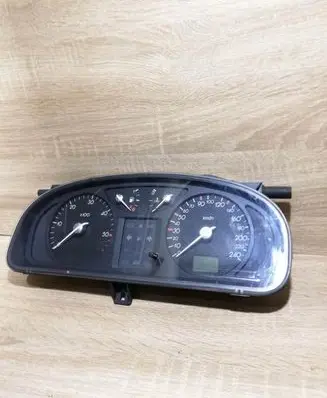Renault Laguna II Speedometer (instrument cluster) 8200218863 501018550077