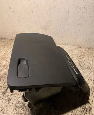 Volvo XC40 Glove box 4287176